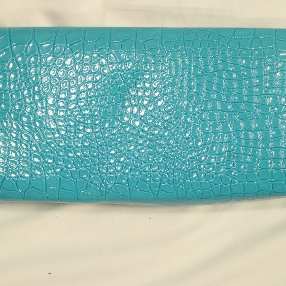 ULTRA CHI Crocodile Print Bright Blue Clutch Purse - Picture 3 of 6